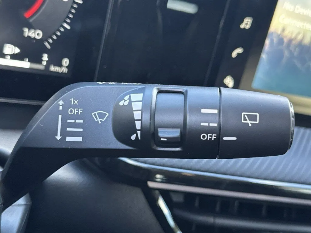 2025 Nissan Kicks SR - Photo 11