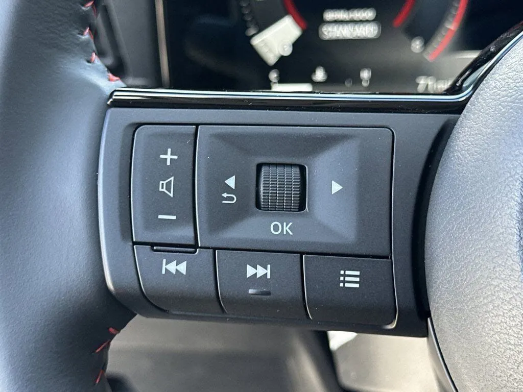 2025 Nissan Kicks SR - Photo 10