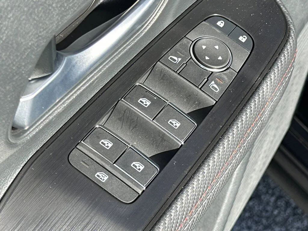 2025 Nissan Kicks SR - Photo 16