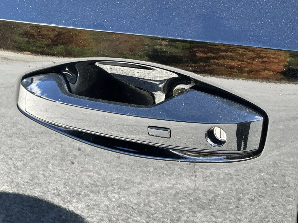 2025 Nissan Kicks SR - Photo 25