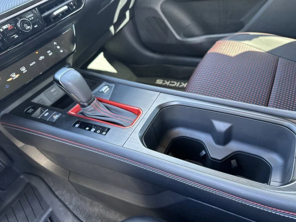 2025 Nissan Kicks SR - Photo 8