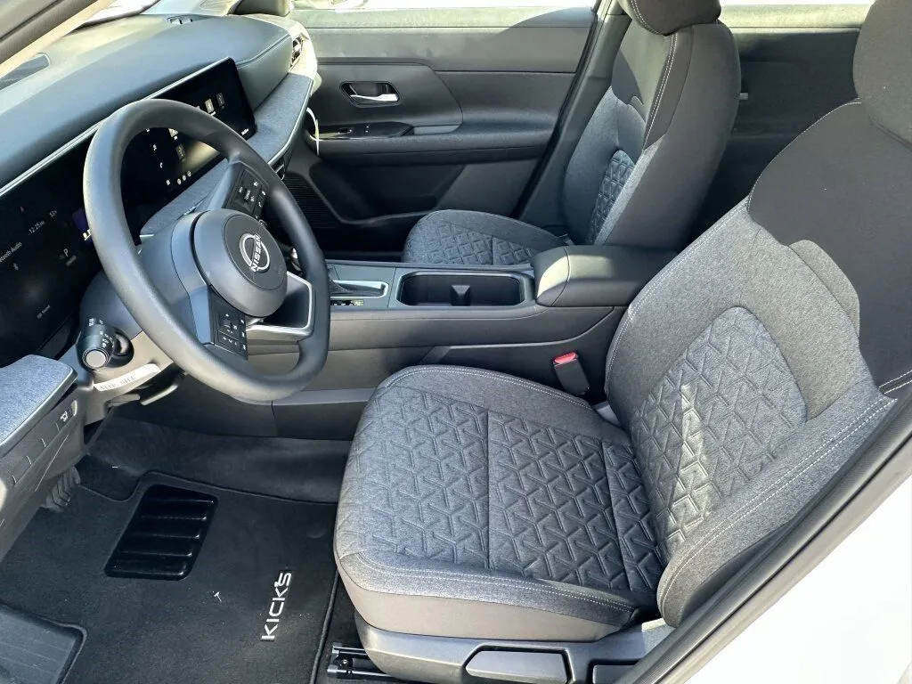 2026 Nissan KICKS SV - Photo 17