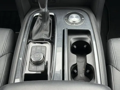 More photos of 2022 Nissan Armada SL at Nissan South Morrow, GA