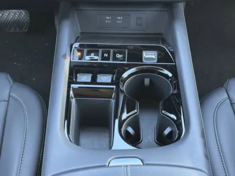More photos of 2025 Nissan Murano SV at Nissan South Morrow, GA