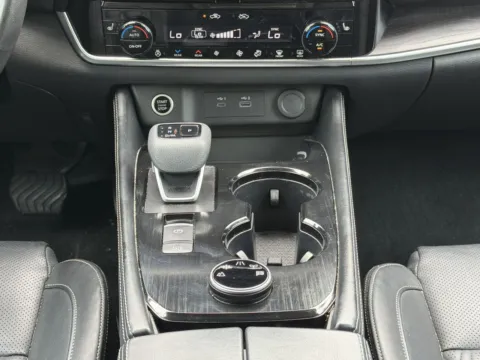 More photos of 2023 Nissan Rogue Platinum at Nissan South Morrow, GA