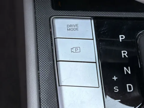 More photos of 2022 Hyundai Elantra SEL at Nissan South Morrow, GA