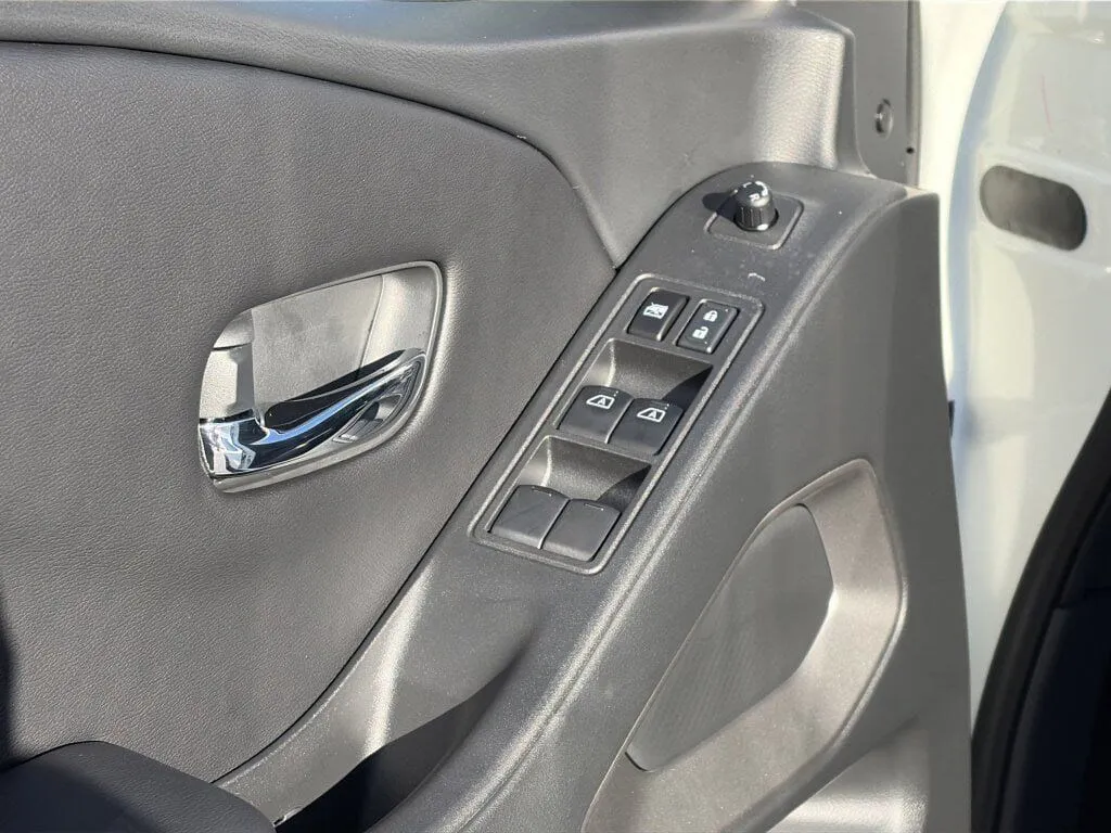 2026 Nissan Frontier SV - Photo 24