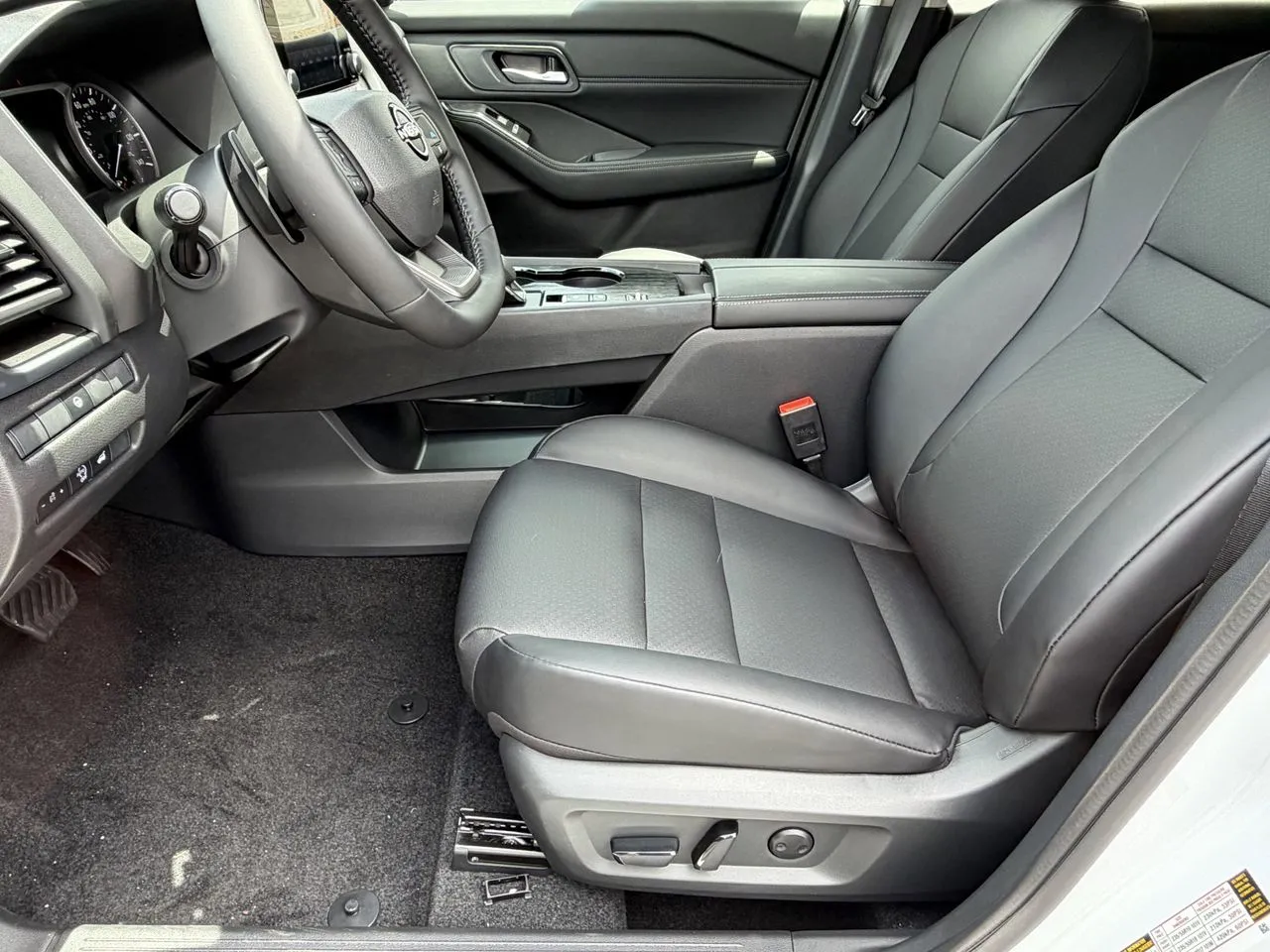 2026 Nissan Rogue Dark Armor - Photo 16