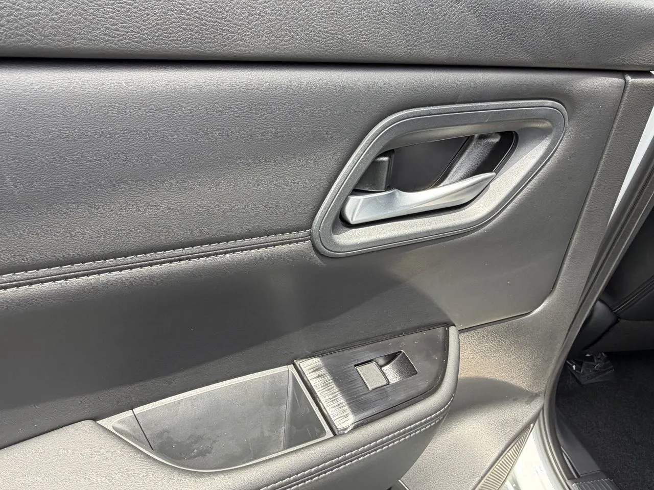 2026 Nissan Rogue Dark Armor - Photo 17