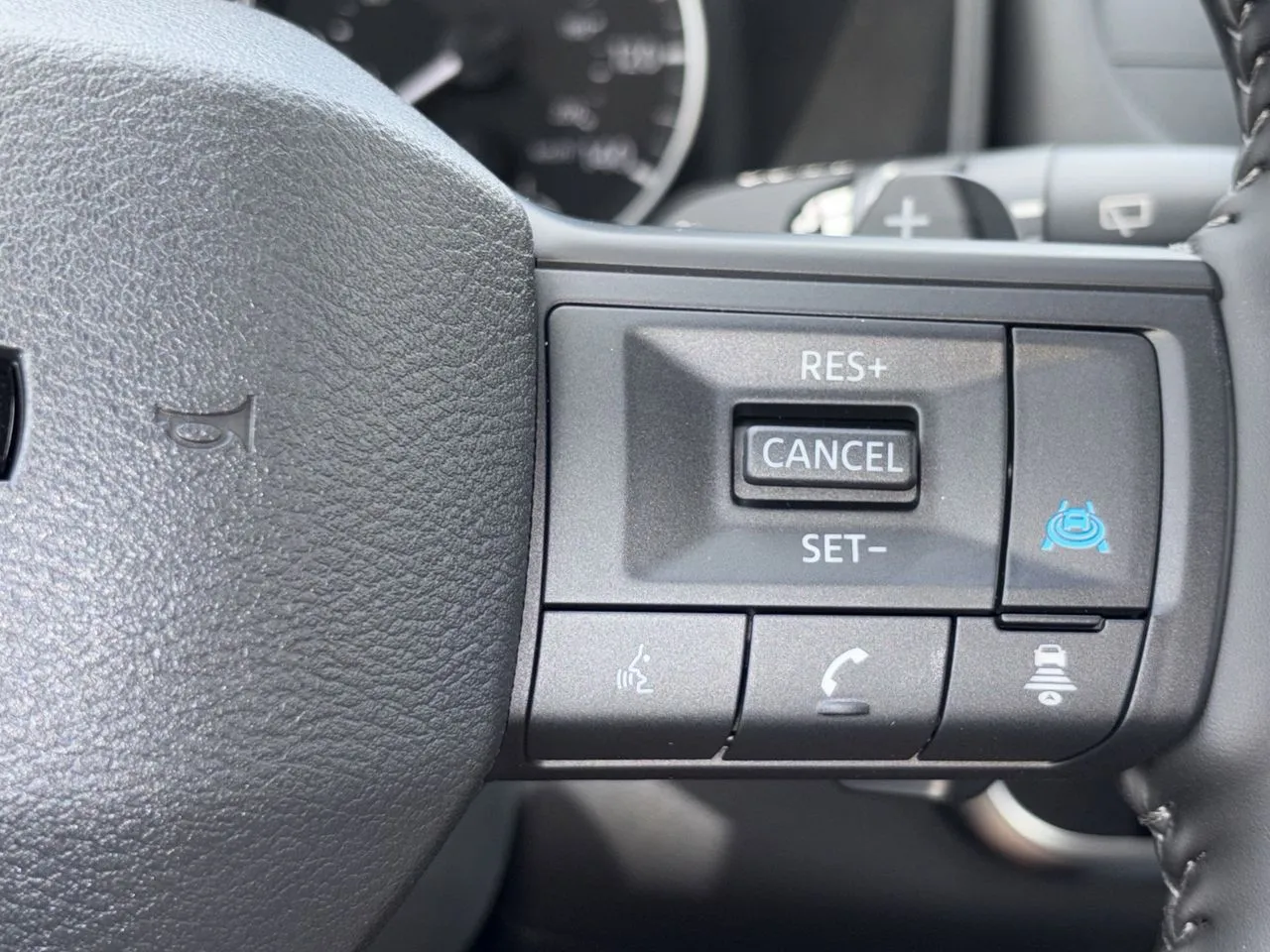 2026 Nissan Rogue Dark Armor - Photo 12