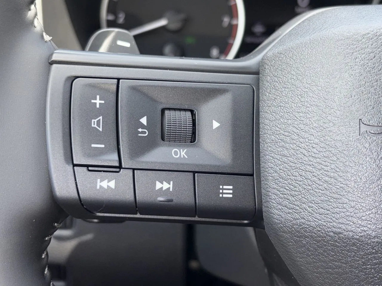 2026 Nissan Rogue Dark Armor - Photo 11