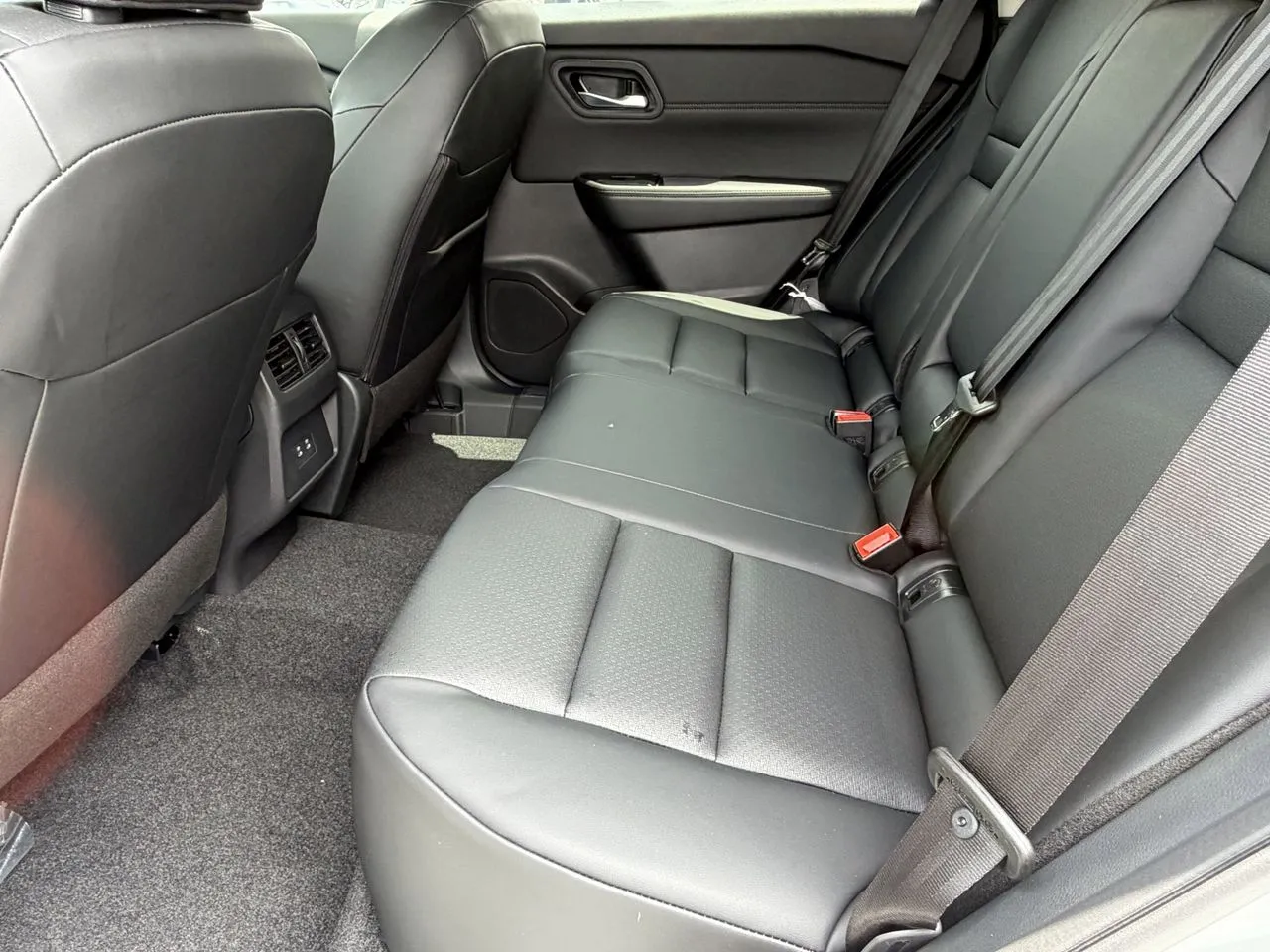 2026 Nissan Rogue Dark Armor - Photo 18