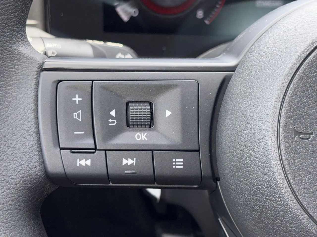 2026 Nissan KICKS S - Photo 11
