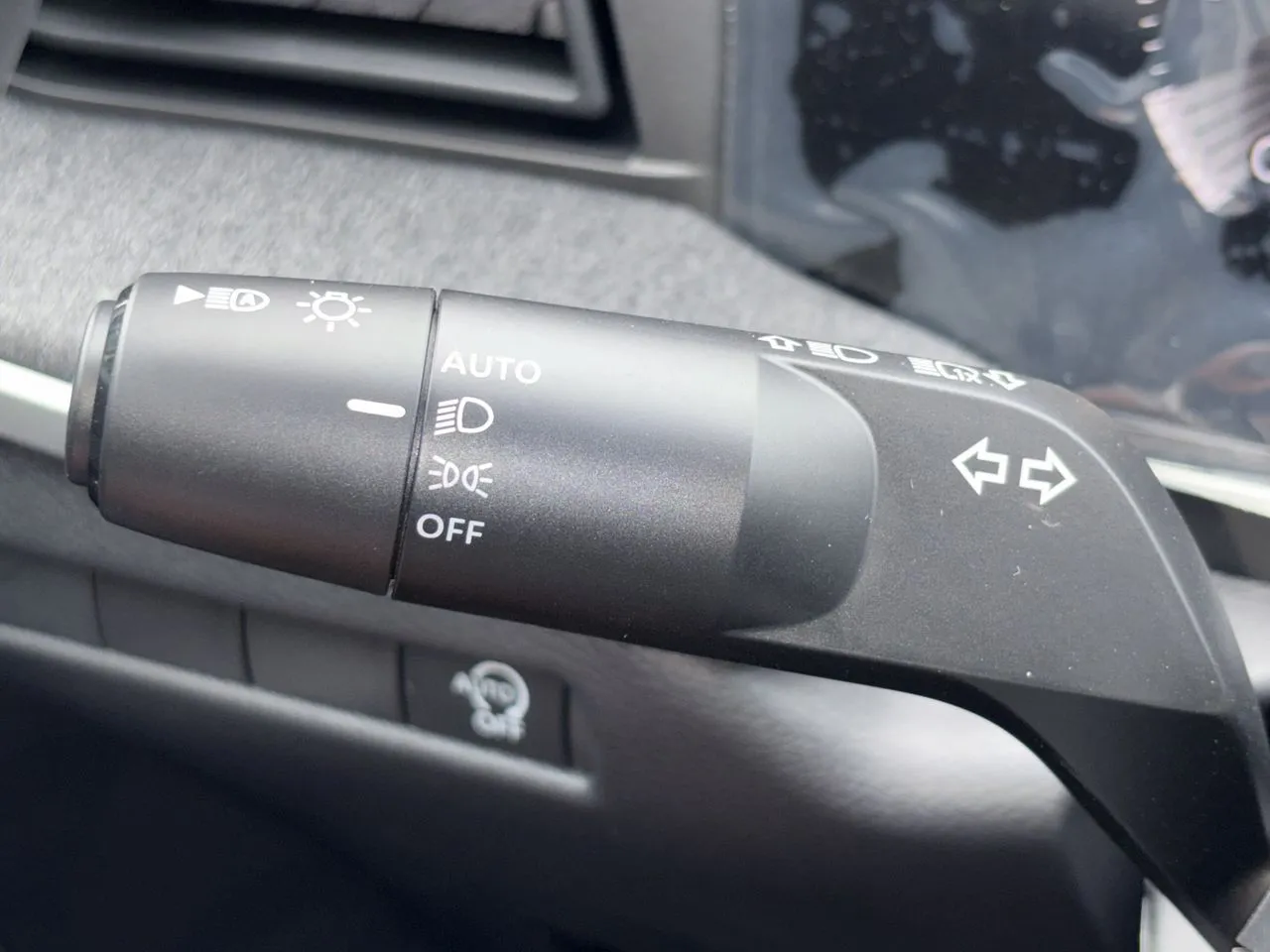 2026 Nissan KICKS SV - Photo 9