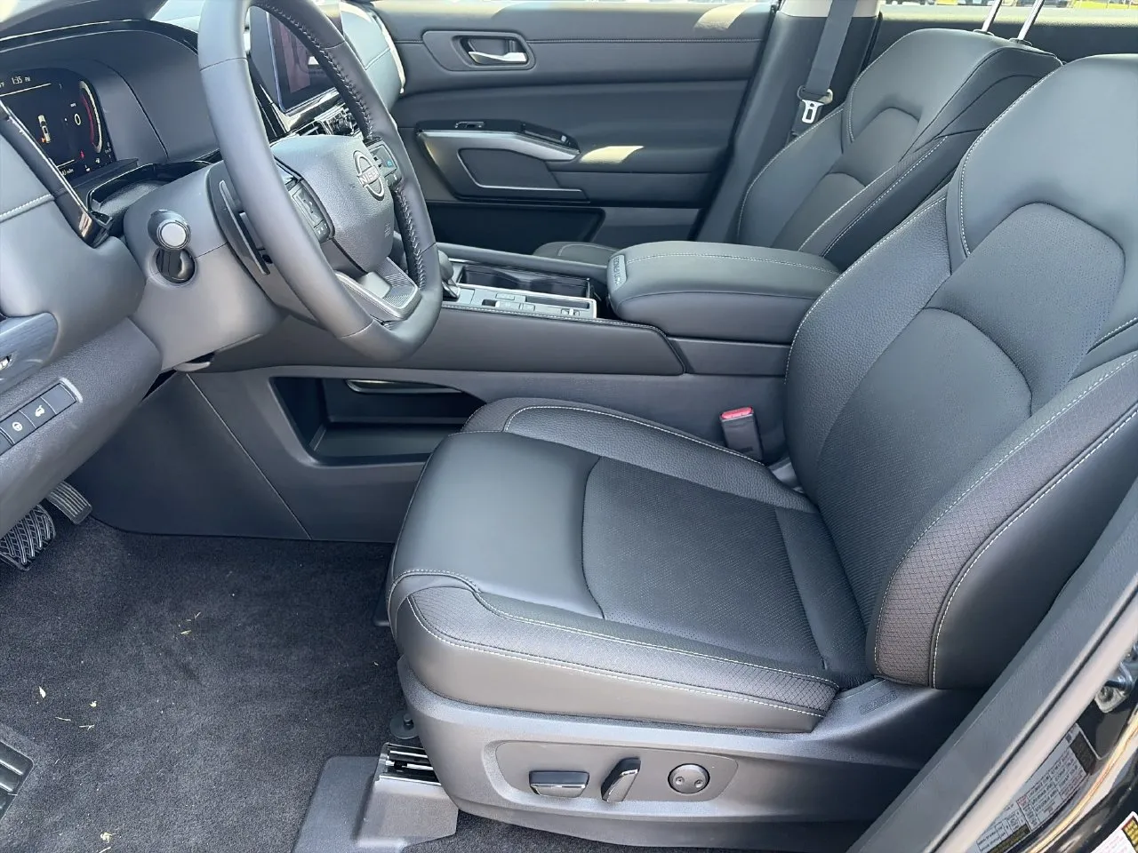 2026 Nissan Pathfinder SL - Photo 15
