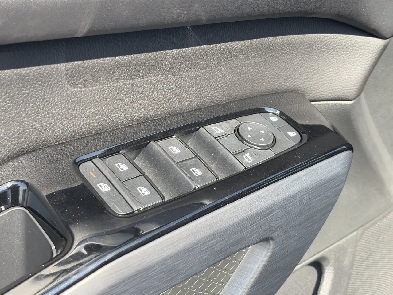 2026 Nissan Pathfinder SL - Photo 14