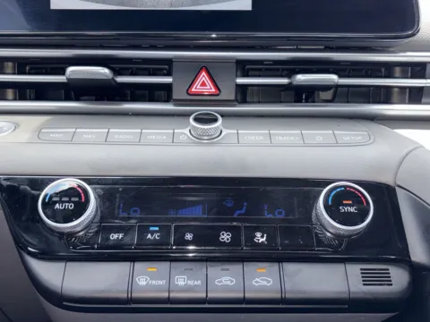 More photos of 2024 Hyundai Elantra SEL at Nissan of Lithia Springs, GA