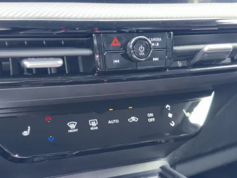 More photos of 2027 Nissan Kicks SR at Nissan of Lithia Springs, GA