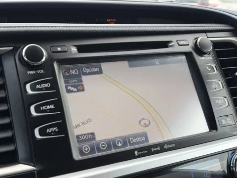 More photos of 2018 Toyota Highlander XLE at Nissan of Lithia Springs, GA