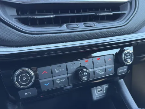 More photos of 2024 Jeep Compass Trailhawk at Nissan of Lithia Springs, GA
