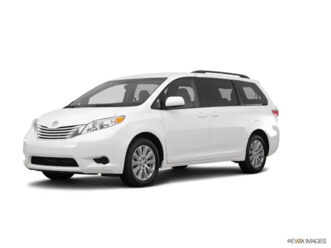 White 2017 Toyota Sienna XLE for sale in Fishers, IN