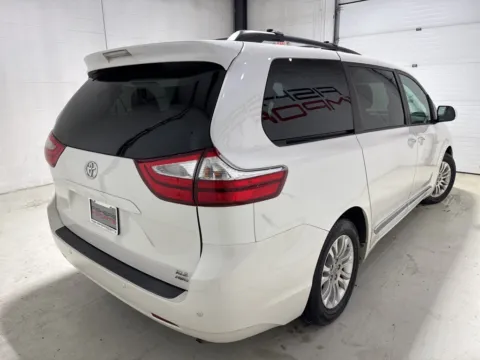 More photos of 2017 Toyota Sienna XLE at Fishers Imports - North East, IN