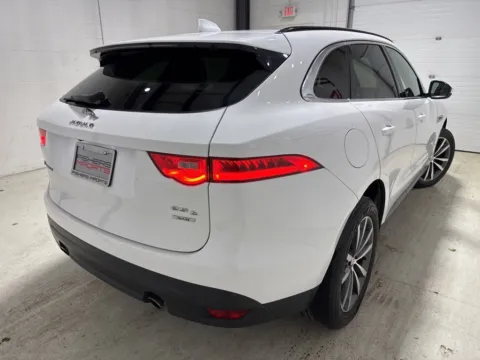 More photos of 2018 Jaguar F-PACE 25t R-Sport at Fishers Imports - North East, IN
