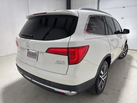 More photos of 2017 Honda Pilot Elite at Fishers Imports - North East, IN