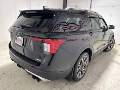 More photos of 2025 Ford Explorer Platinum at Fishers Imports - North East, IN