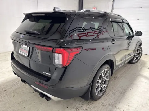 More photos of 2025 Ford Explorer Platinum at Fishers Imports - North East, IN