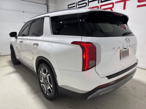 More photos of 2023 Hyundai Palisade SEL at Fishers Imports - North East, IN