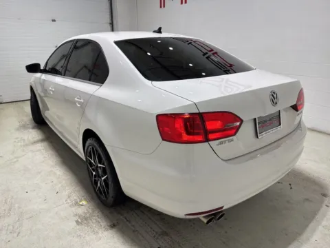 More photos of 2011 Volkswagen Jetta SEL at Fishers Imports - North East, IN