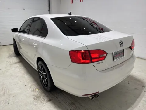 More photos of 2011 Volkswagen Jetta SEL at Fishers Imports - North East, IN