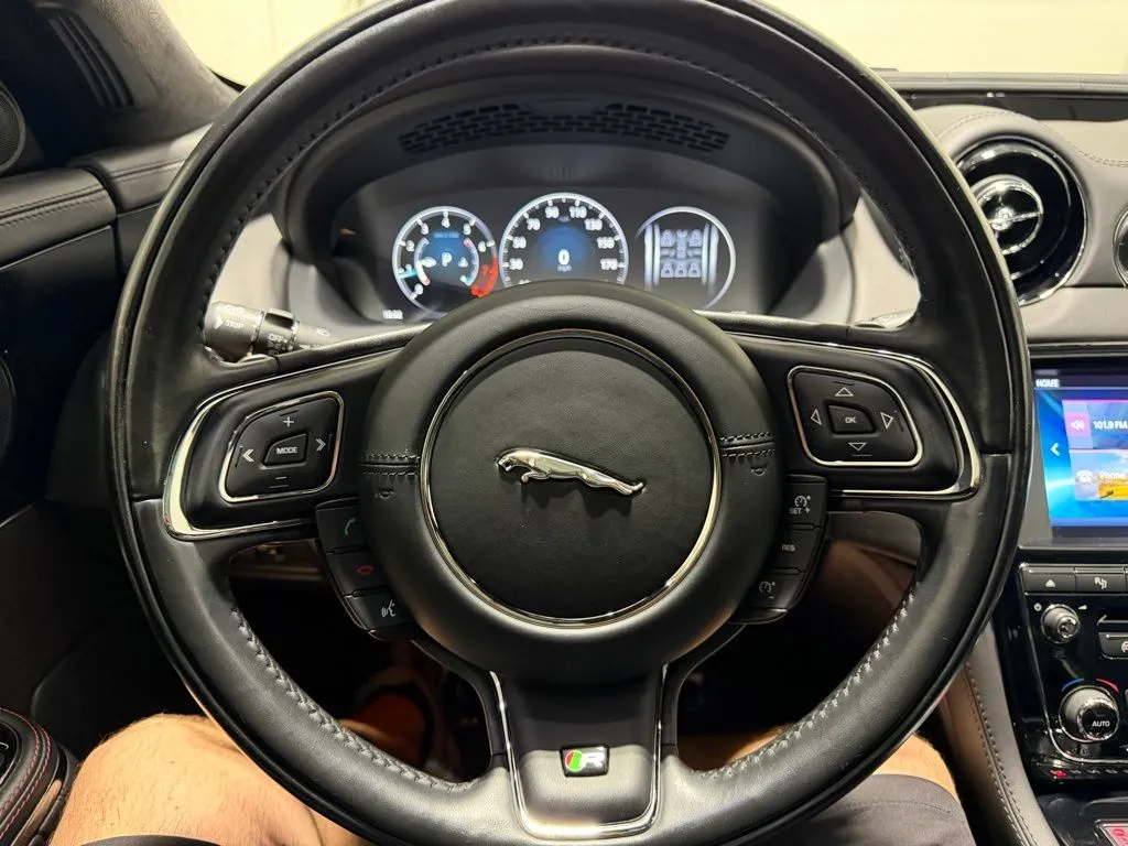 2016 Jaguar XJ R - Photo 11