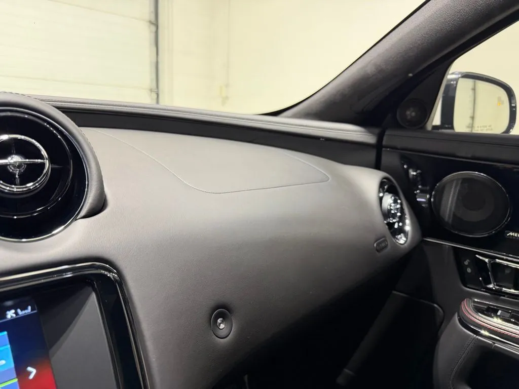 2016 Jaguar XJ R - Photo 22