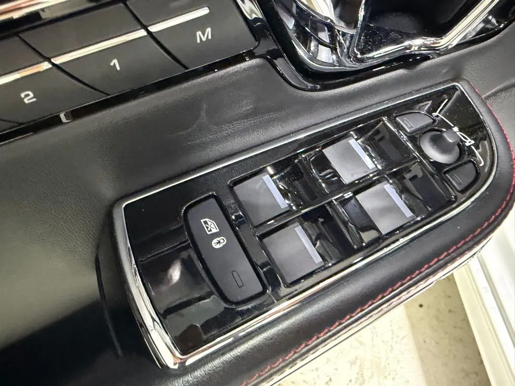 2016 Jaguar XJ R - Photo 28