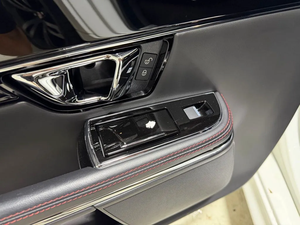 2016 Jaguar XJ R - Photo 37