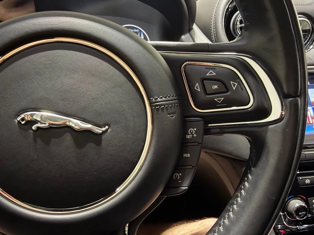 2016 Jaguar XJ R - Photo 13