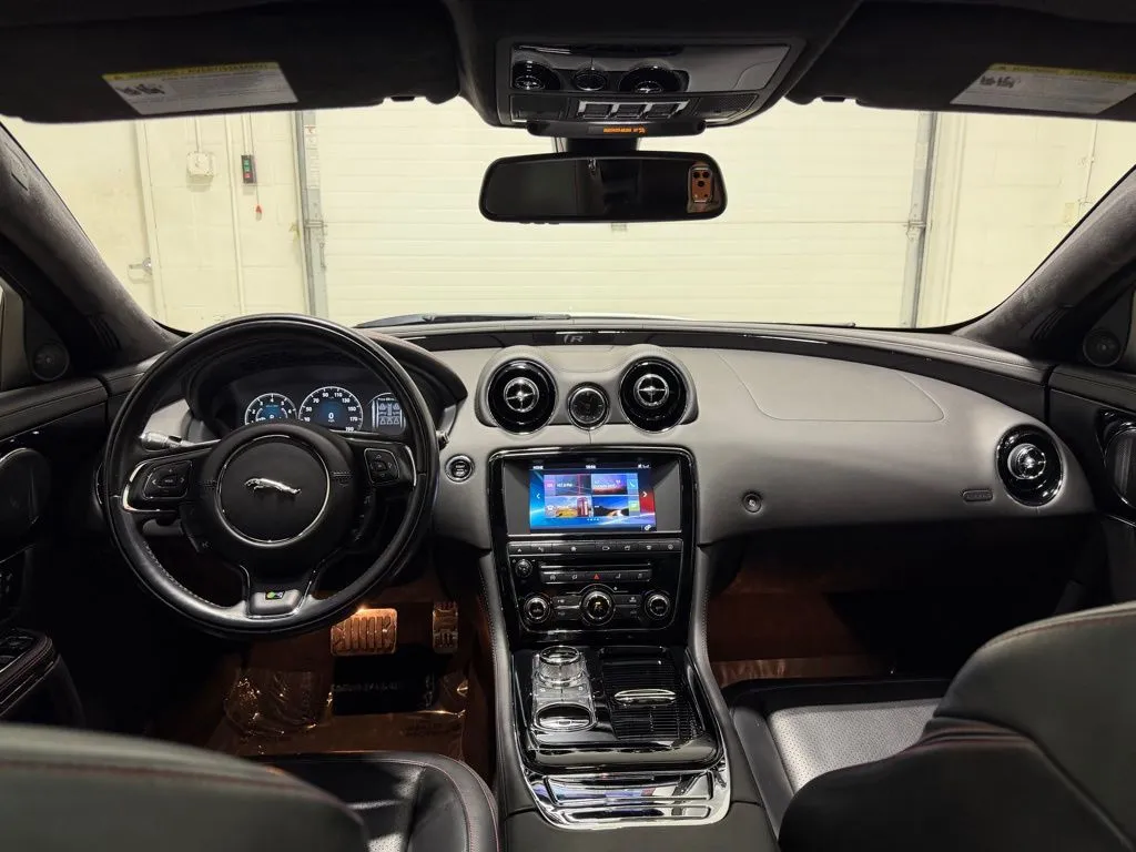 2016 Jaguar XJ R - Photo 35