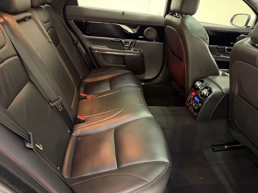 2016 Jaguar XJ R - Photo 42