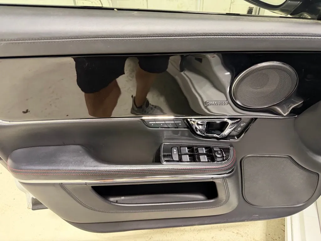 2016 Jaguar XJ R - Photo 27