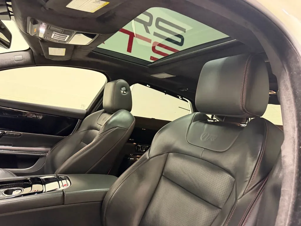 2016 Jaguar XJ R - Photo 24