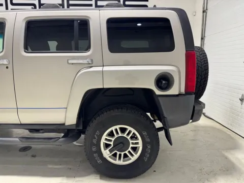 More photos of 2006 Hummer H3 at Fishers Imports - North East, IN