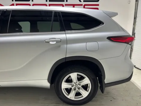 More photos of 2020 Toyota Highlander LE at Fishers Imports - North East, IN