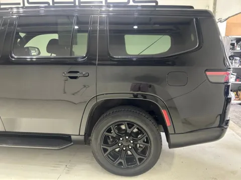 More photos of 2023 Jeep Wagoneer Series II at Fishers Imports - North East, IN