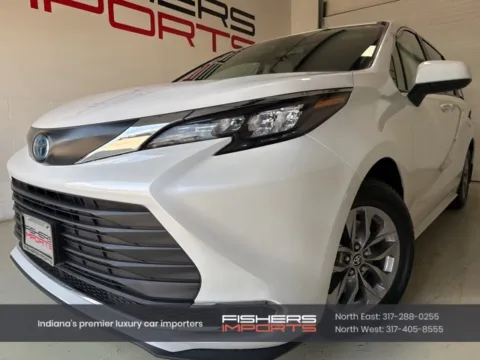 White 2024 Toyota Sienna LE for sale in Fishers, IN