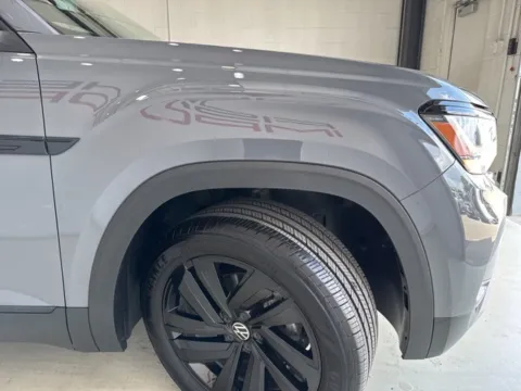 More photos of 2022 Volkswagen Atlas Cross Sport 3.6L V6 SE w/Technology at Fishers Imports - North East, IN