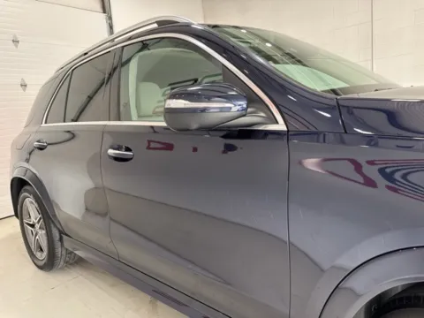 More photos of 2022 Mercedes-Benz GLE 350 at Fishers Imports - North East, IN