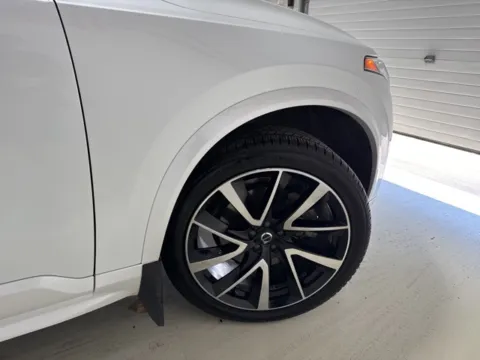 More photos of 2022 Volvo XC90 T6 Momentum at Fishers Imports - North East, IN