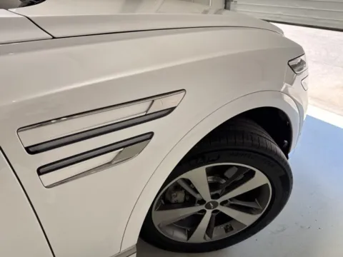 More photos of 2022 Genesis GV80 2.5T at Fishers Imports - North East, IN